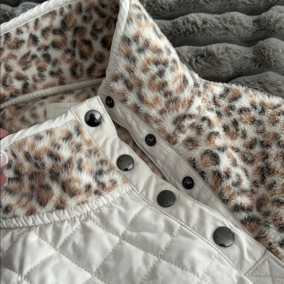 Abercrombie & Fitch Animal Print Fleece pull over - Picture 3 of 5